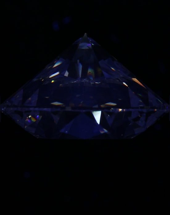 8.66ct Round J SI1 Natural Diamond fluorescence image