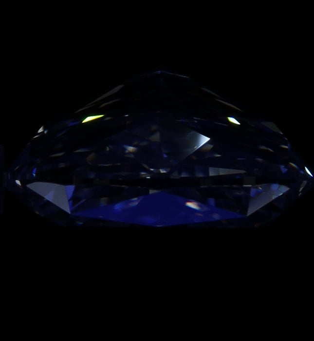 2.70ct CE I VVS1 Natural Diamond fluorescence image