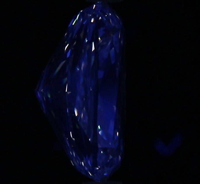 2.01ct CE I VS2 Natural Diamond fluorescence image