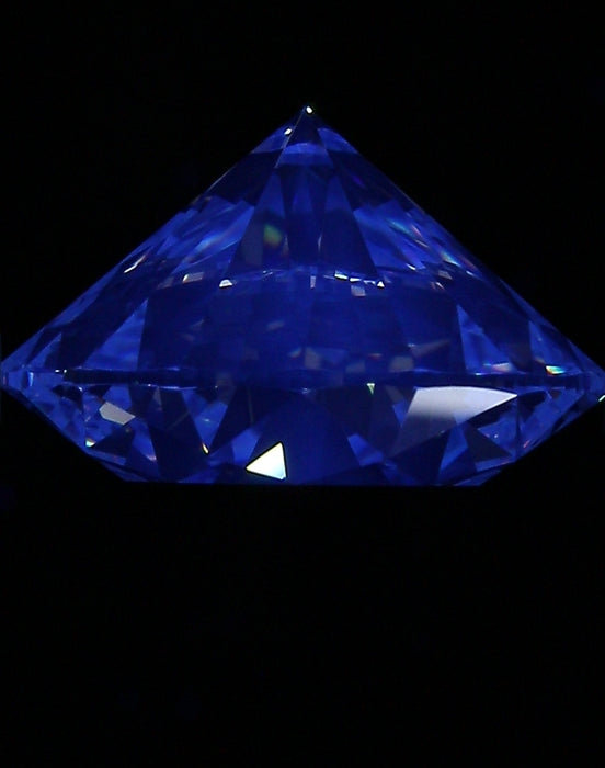 7.02ct Round K VS2 Natural Diamond fluorescence image