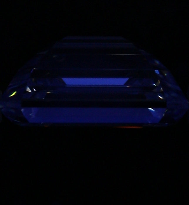3.01ct Emerald I VVS1 Natural Diamond fluorescence image