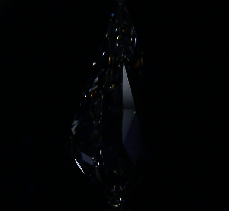 4.03ct Pear F SI1 Natural Diamond fluorescence image