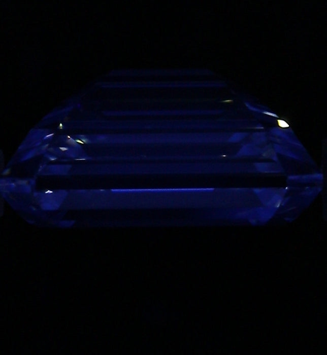2.01ct Emerald F VS2 Natural Diamond fluorescence image