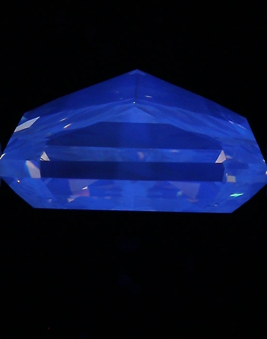 5.05ct Radiant FDBGY SI1 Natural Diamond fluorescence image