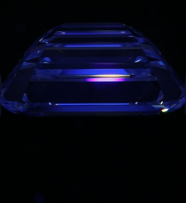 2.50ct Emerald G VVS1 Natural Diamond fluorescence image