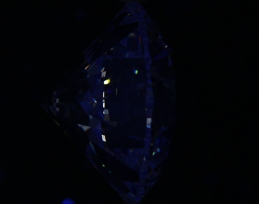 3.50ct Round H VS2 Natural Diamond fluorescence image