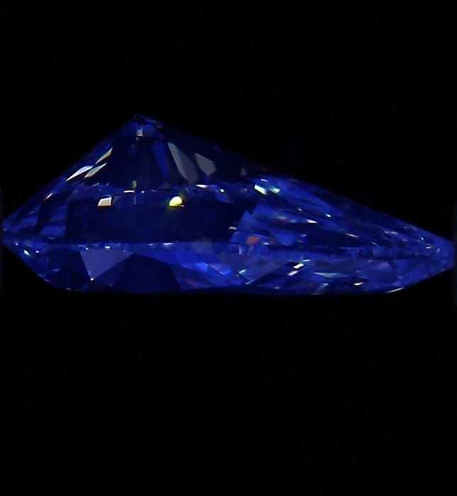 1.01ct Pear I IF Natural Diamond fluorescence image