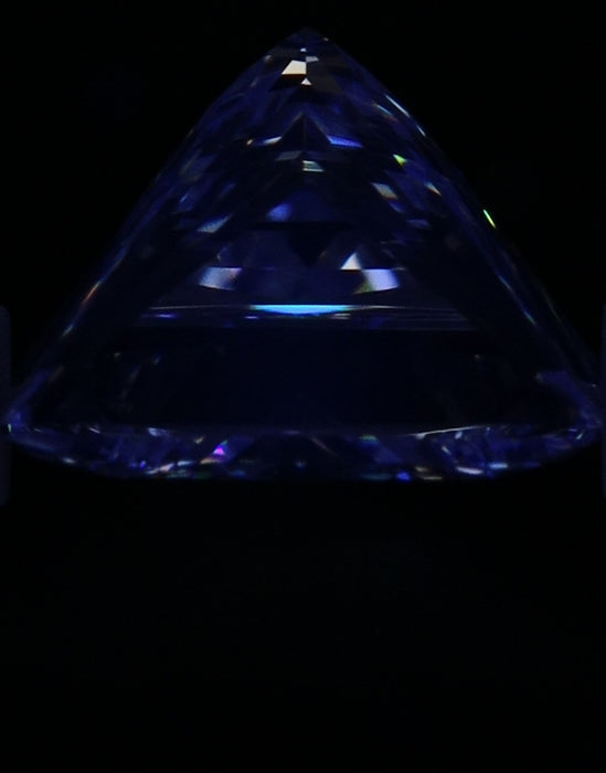 1.30ct PC F IF Natural Diamond fluorescence image