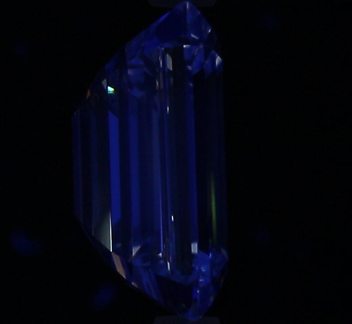 2.51ct Emerald F VVS2 Natural Diamond fluorescence image