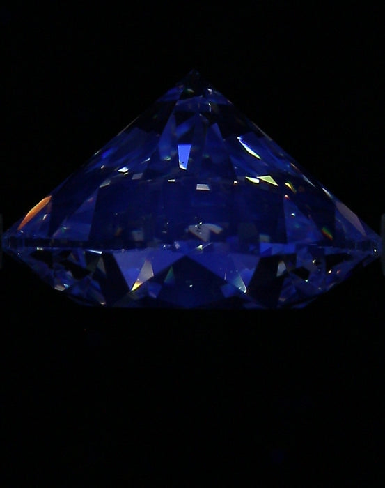 7.02ct Round I SI1 Natural Diamond fluorescence image