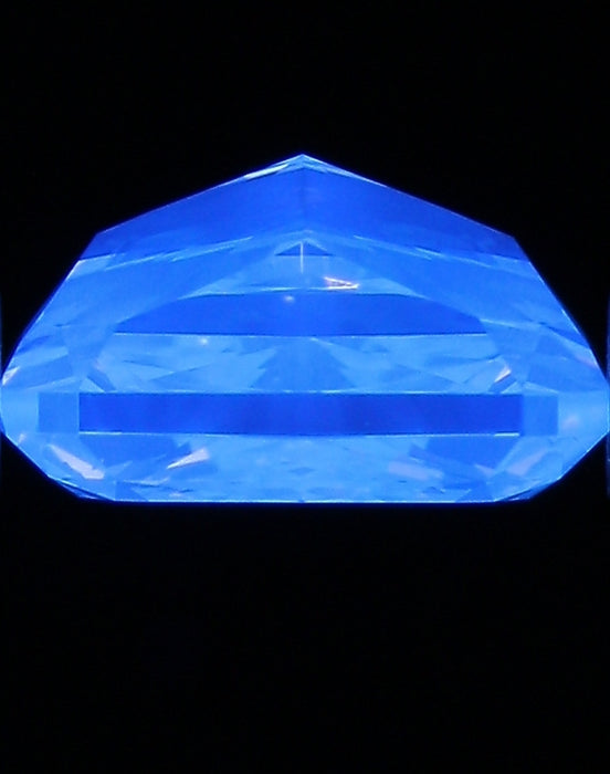 1.01ct Radiant FY VS2 Natural Diamond fluorescence image