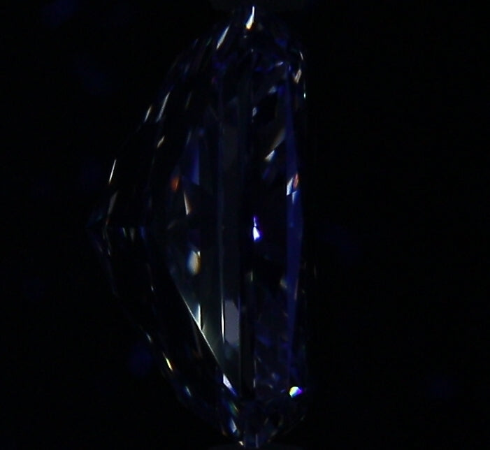 2.50ct Radiant E VS1 Natural Diamond fluorescence image