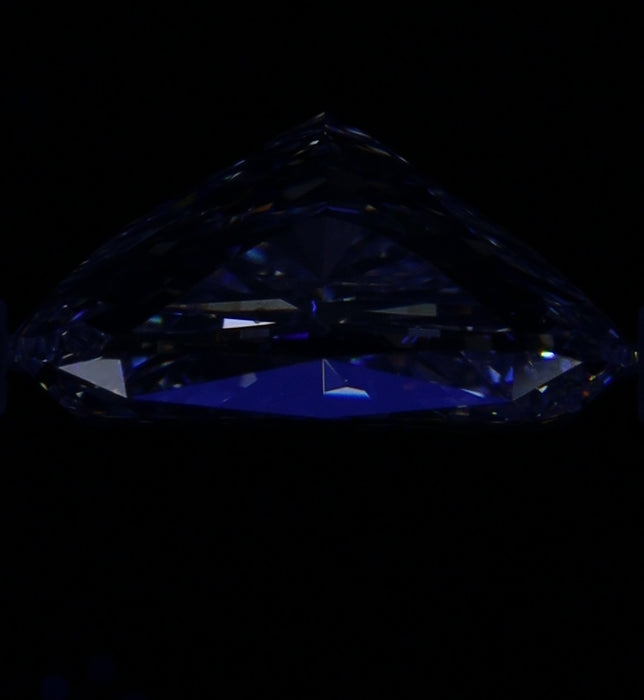 4.01ct CE D SI1 Natural Diamond fluorescence image