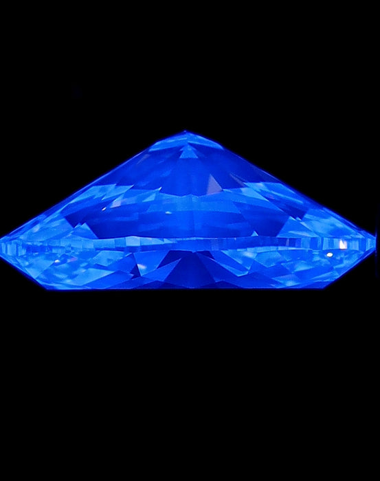 2.01ct Oval G VVS1 Natural Diamond fluorescence image