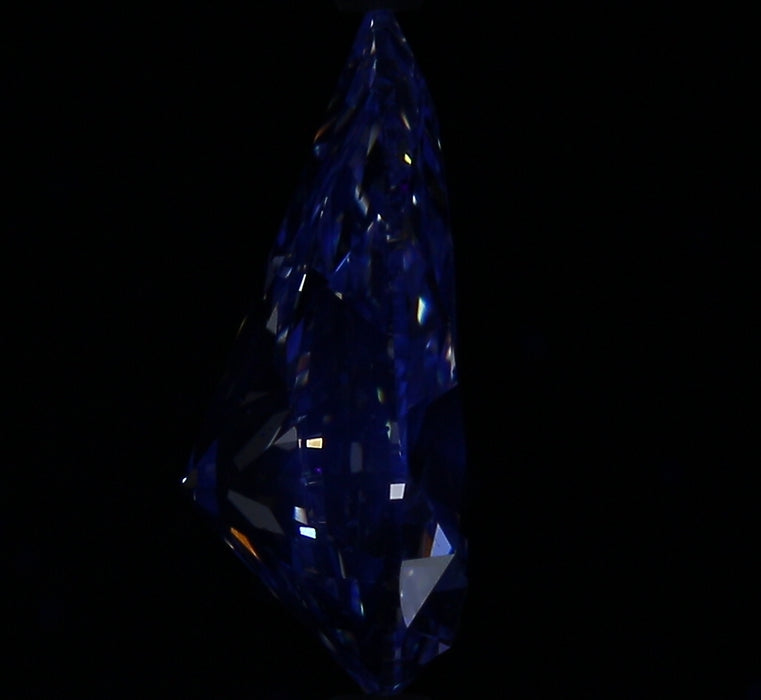 3.50ct Pear D SI1 Natural Diamond fluorescence image