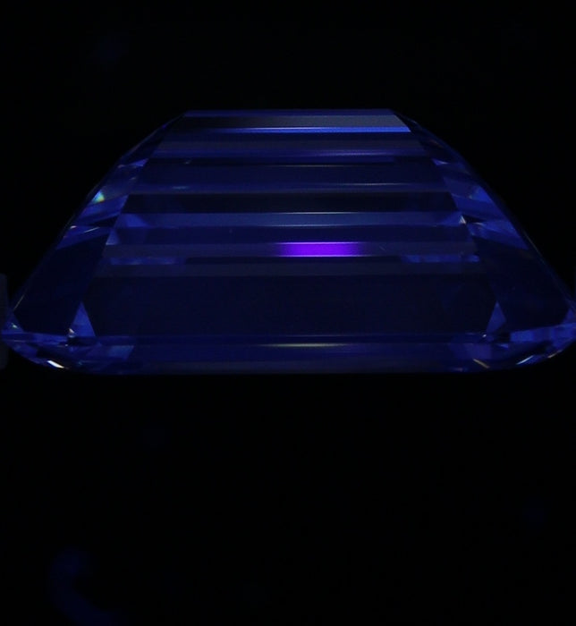 2.50ct Emerald J VS2 Natural Diamond fluorescence image