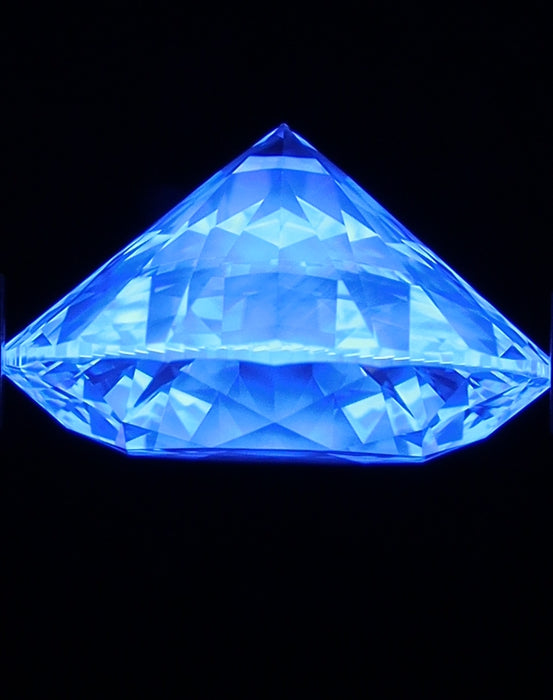 1.57ct Round F VVS1 Natural Diamond fluorescence image