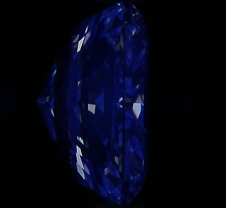 2.01ct Radiant D VS2 Natural Diamond fluorescence image