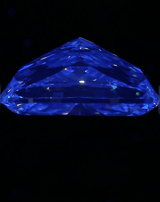 3.52ct CE G VS1 Natural Diamond fluorescence image