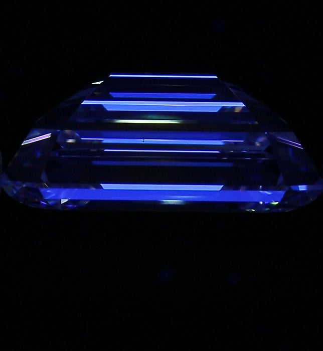 6.11ct Emerald J VS1 Natural Diamond fluorescence image