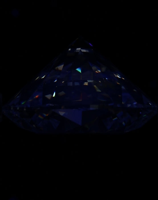 4.70ct Round I VS2 Natural Diamond fluorescence image