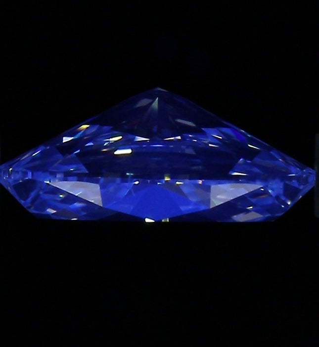 1.01ct Oval I SI1 Natural Diamond fluorescence image