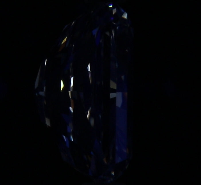 1.82ct Radiant G VVS2 Natural Diamond fluorescence image