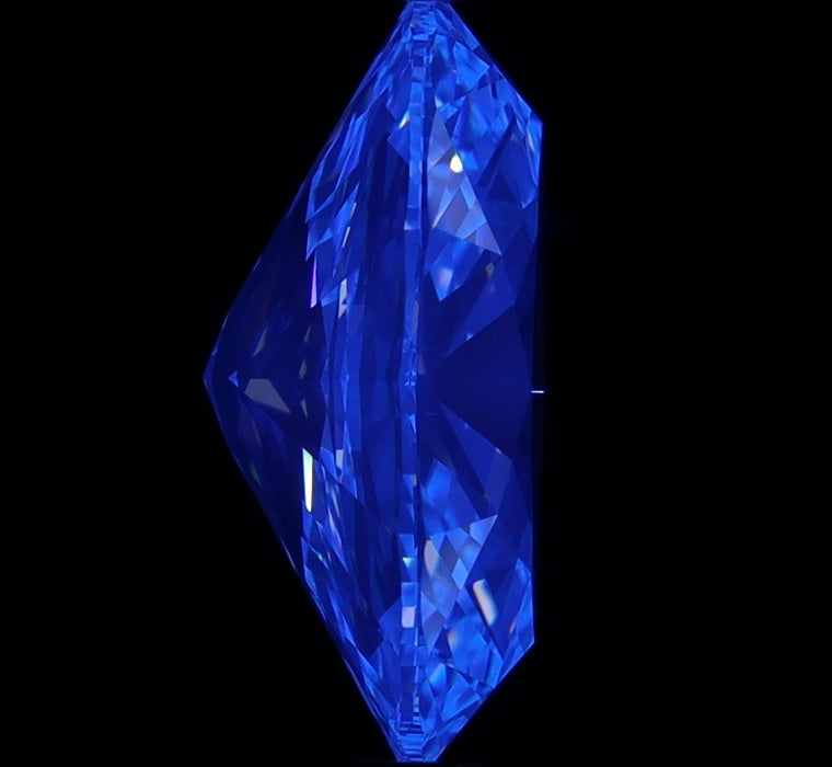 4.04ct Oval G IF Natural Diamond fluorescence image