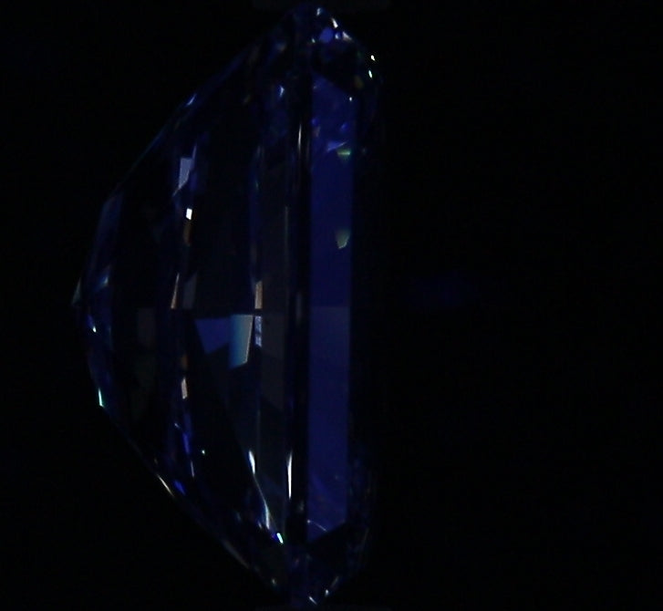 2.04ct Radiant E VS2 Natural Diamond fluorescence image