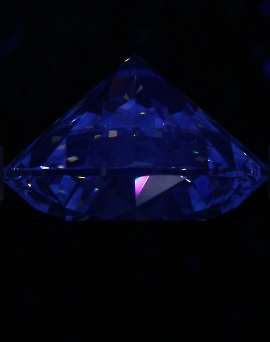 4.30ct Round H VS2 Natural Diamond fluorescence image