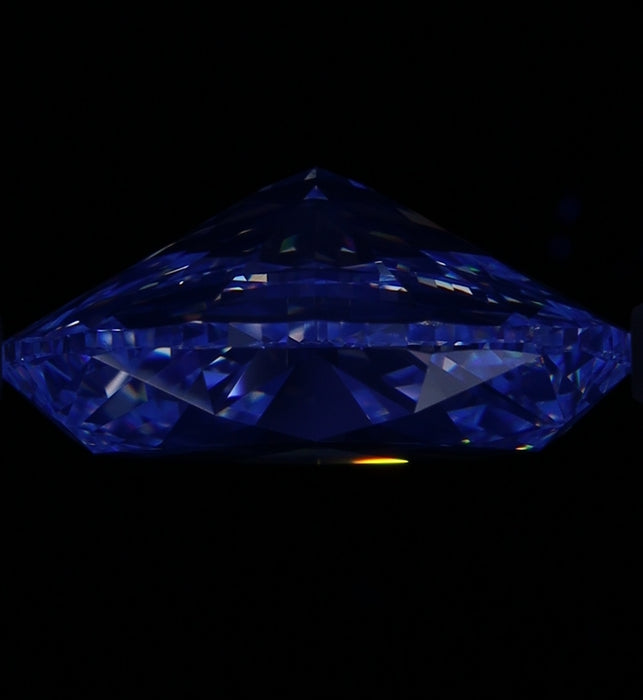 5.02ct Oval F VS1 Natural Diamond fluorescence image