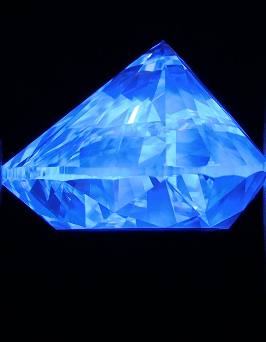 2.73ct Heart H VS1 Natural Diamond fluorescence image
