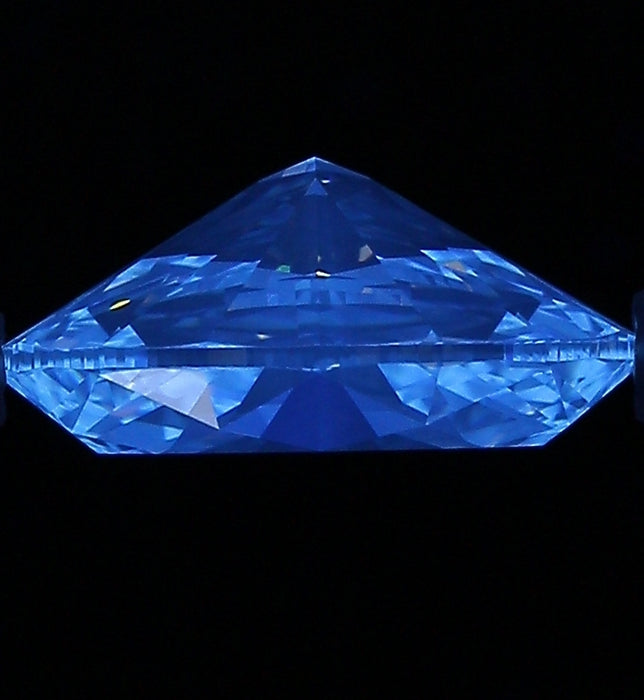 1.81ct Oval K VVS1 Natural Diamond fluorescence image