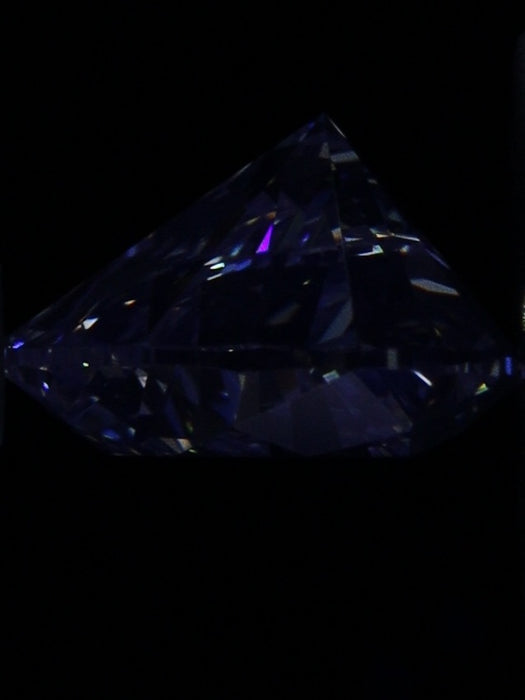 1.01ct Heart J VS2 Natural Diamond fluorescence image
