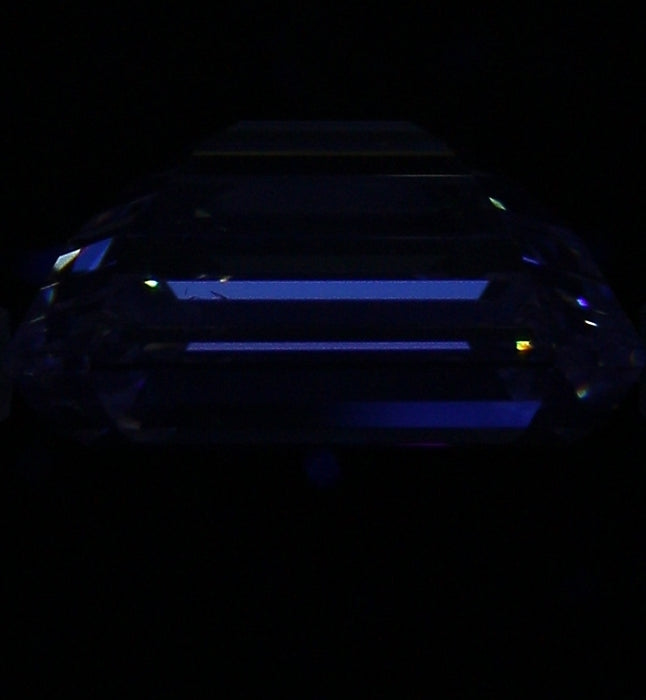 4.01ct Emerald K SI1 Natural Diamond fluorescence image