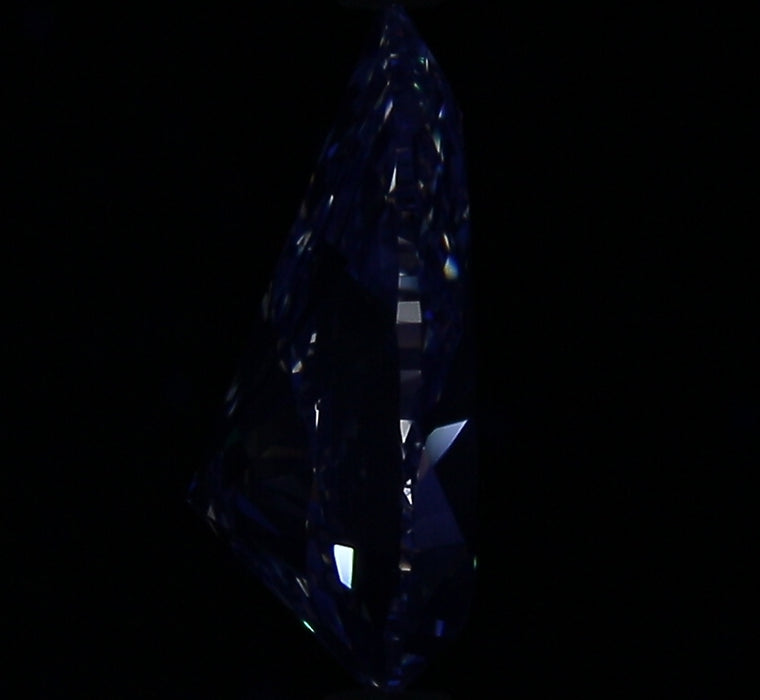 2.01ct Pear H VS2 Natural Diamond fluorescence image