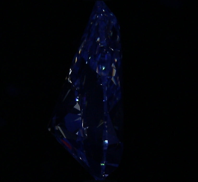 2.01ct Pear E SI1 Natural Diamond fluorescence image