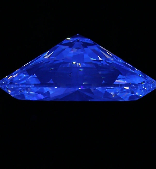 5.01ct Oval J VS2 Natural Diamond fluorescence image