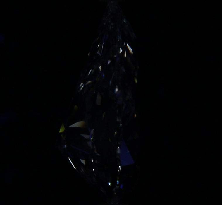 3.01ct Pear G SI1 Natural Diamond fluorescence image