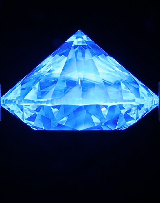 2.50ct Round F VS2 Natural Diamond fluorescence image