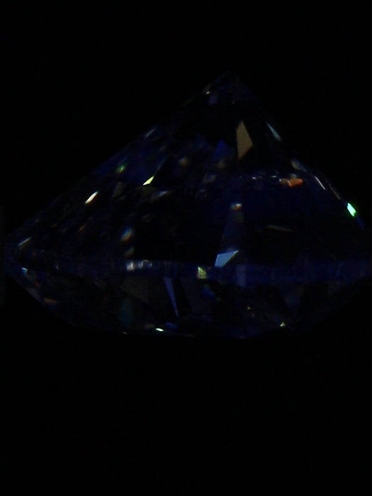 1.70ct Heart H VS2 Natural Diamond fluorescence image