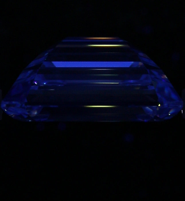 5.01ct Emerald D VVS1 Natural Diamond fluorescence image
