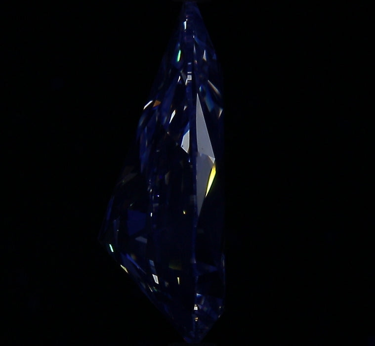 3.51ct Pear G VS2 Natural Diamond fluorescence image