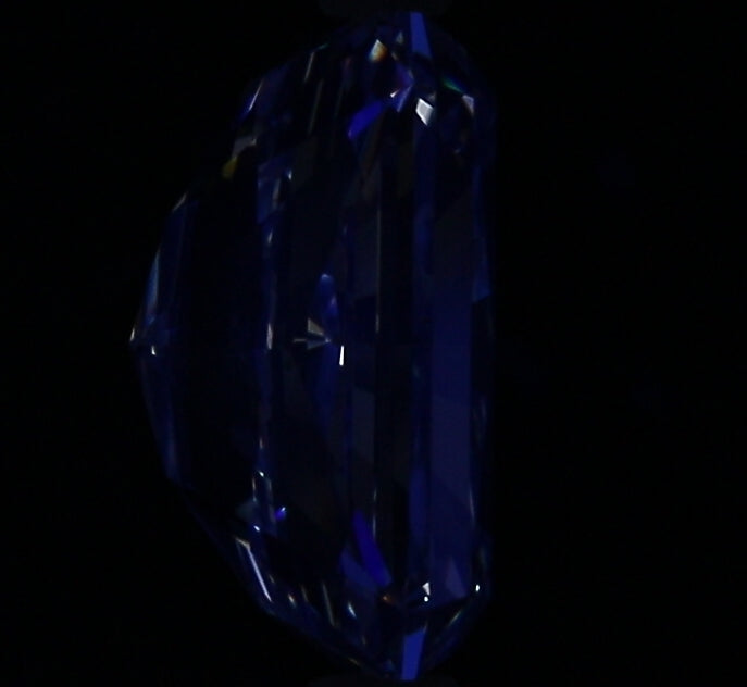 2.51ct Radiant G VS2 Natural Diamond fluorescence image