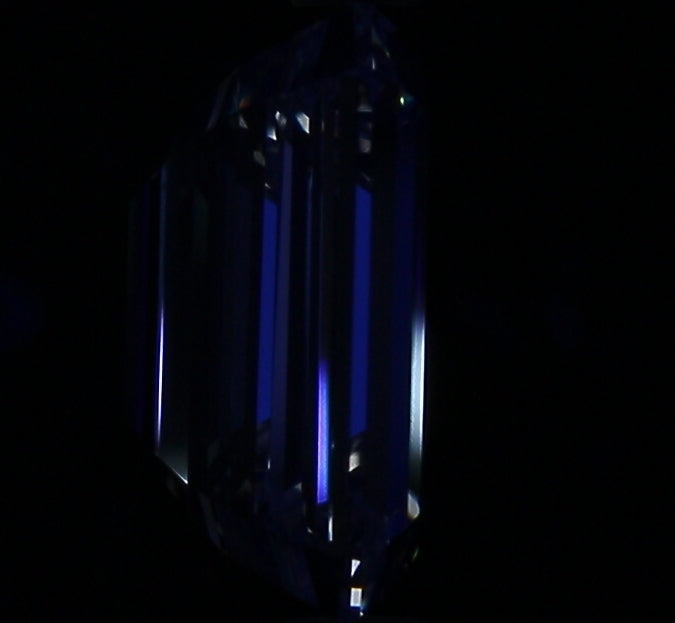 2.01ct Emerald H VS1 Natural Diamond fluorescence image