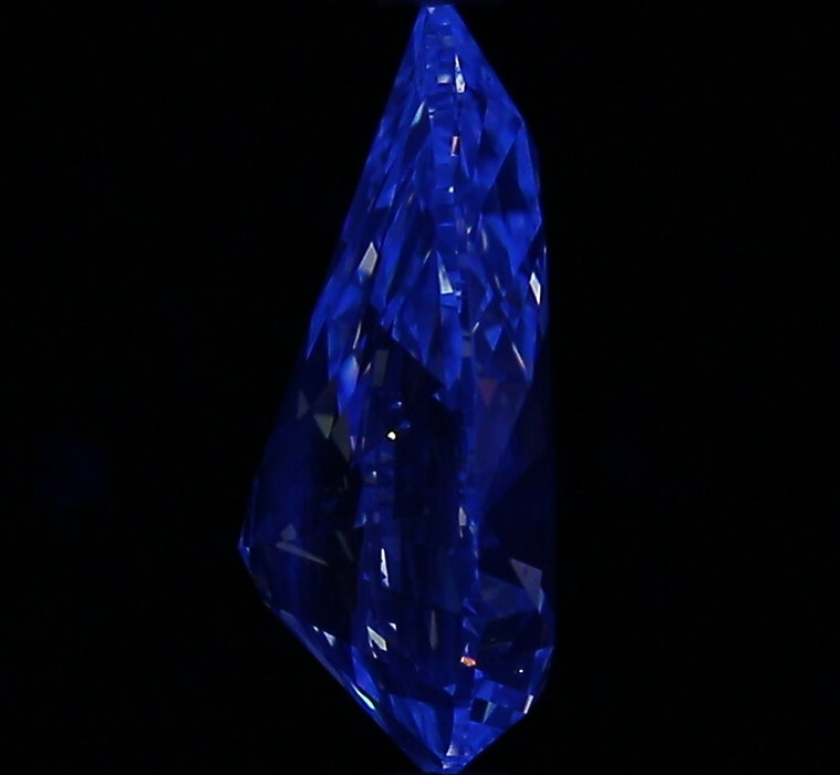 2.01ct Pear D VS2 Natural Diamond fluorescence image