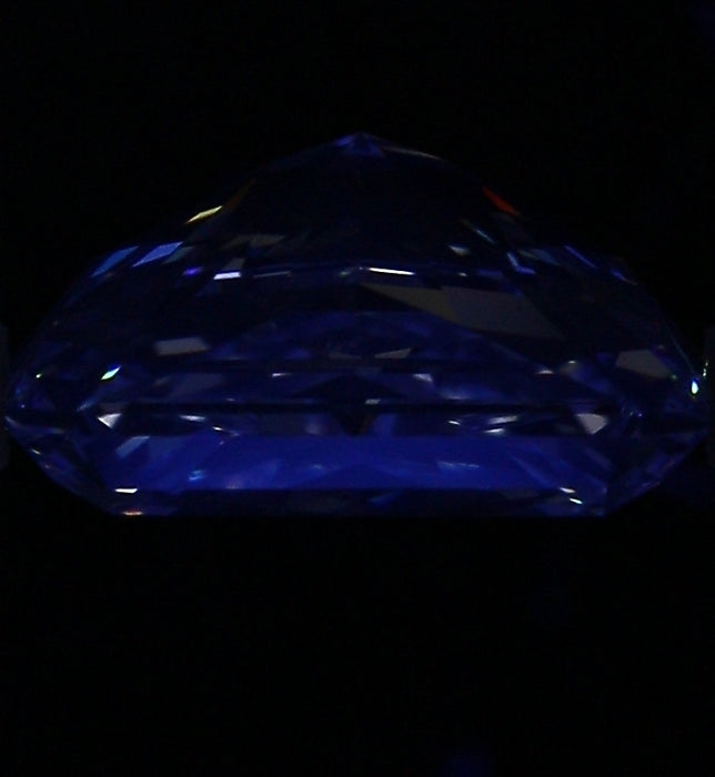 2.77ct Radiant G VS1 Natural Diamond fluorescence image