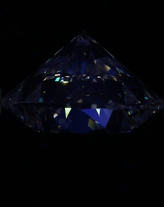 8.01ct Round J VS2 Natural Diamond fluorescence image