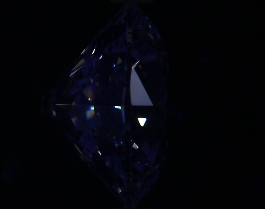 3.41ct Round I VS2 Natural Diamond fluorescence image