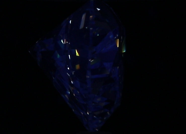 1.94ct Heart G VS2 Natural Diamond fluorescence image